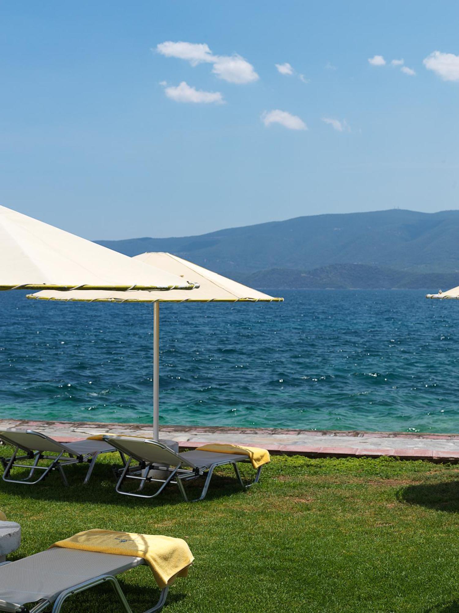 Kalamaki Beach Resort Isthmia Exterior photo