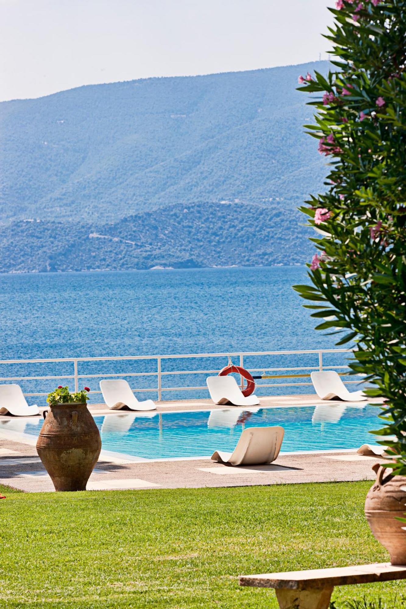 Kalamaki Beach Resort Isthmia Exterior photo