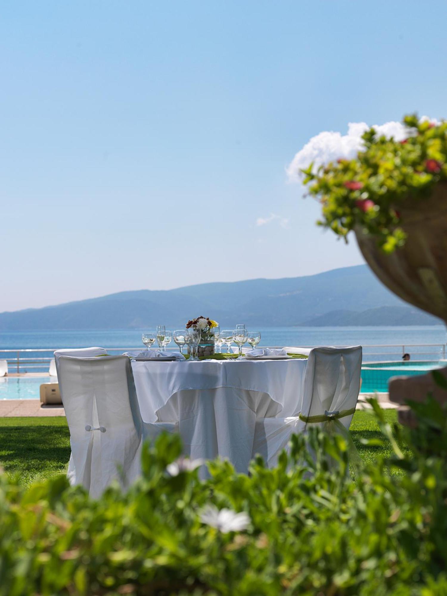 Kalamaki Beach Resort Isthmia Exterior photo